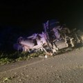 Automobil potpuno smrskan Stravična saobraćajna nesreća kod Pančeva! Ima povređenih (Foto)