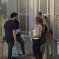 Advokatica „Biramo Niš“ ispred GIK: Ne donose nam izborni materijal, ometaju nas u zakonskom pravu