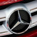 Besni radnici Mercedesa protestuju protiv prodaje auto-salona