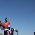 Nole pozira, aparati škljocaju a svet gleda veličanstvene fotografije! Ponosni Srbin sa olimpijskim zlatom, ove fotke su za…