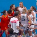 Skandaloznim potezom izazvala haos na terenu! Malo je falilo da na Olimpijskim igrama gledamo opštu tuča žena! (video)