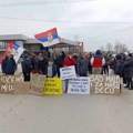 Meštani VInarca i danas blokirali put, u utorak protest ispred opštine