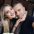 Snajka naše poznate pevačice je živa vatra! Udala se za 15 godina starijeg profesora, rodila mu ćerku, a kad se skine…