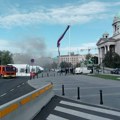 Požaru ispred skupštine prethodio incident i intervencija policije