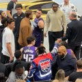 ВИДЕО Свађа одмах поред терена у НБА: Навијач вређао звезду тима, па избачен са утакмице