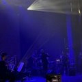 Bane Mojićević počeo koncert u prepunoj dvorani! Ona mu je specijalna gošća
