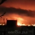 Gori jedna od najvećih ruskih rafinerija: Ukrajina žestoko napala - gore stambene zgrade, ljudi hitno evakuisani (foto/video)