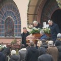 Sahrana Miroslava Aleksića: Vuk Kostić nosi sanduk, a evo ko je još došao od glumaca FOTO