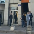 Policija u Aranđelovcu pre Vučićeve posete upala u prostorije studentske liste i drži ih zatvorene u njima