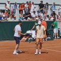 Đoković po najvećem suncu na terenu: Dočekale ga pune tribine FOTO