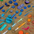 Kako umetničke instalacije mogu učiniti plastični otpad opipljivijim
