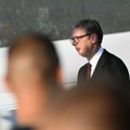 Oslobodite Vučića, njemu je najteže