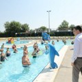 „Ulepšali ste mi dan“: Gradonačelnik obišao penzionere na rekreaciji u SC „Čair“, najavljena podrška programu i novi projekti…