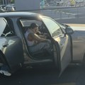 Žena našeg folkera u automobilu od 80.000 evra sa ćerkom sletela u Beograd, pa ih dočekala prava zver ispred aerodroma: Svi se…