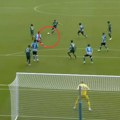 Štoper dao gol sezone u Premijer ligi: Bomba sa 30 metara će se pamtiti