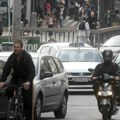 Dva bahata vozača blokirala raskrsnicu u Beogradu, sve stajalo 20 minuta dok su se oni svađali ko ima prednost: Ova pravila…