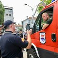 VIDEO: Gradonačelnik Banjaluke sa građanima sprečava deložaciju, dovezao vatrogasni kamion