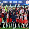 UŽIVO Zvezda i Vojvodina u Loznici za trofej Kupa - stadion u crveno-belim tonovima
