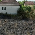 Veliki požar u čačanskom naselju Ljubić: Izgorelo više od 15 ari niskog rastinja, gust dim prekrio naselje, jedva se diše…