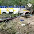 Tragedija u Boliviji: Više od 30 putnika poginulo kada se autobus survao u provaliju