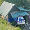 Uleteo škodom u vikendicu na obali Morave: Neverovatna saobraćajna nezgoda u Ovčarsko-kablarskoj klisuri, samo pukom srećom…