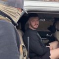 Pogledajte kako je uhapšen policajac bojović u Čikagu! 10 godina ilegalno živeo i radio u Americi, žvaće žvaku dok priča sa…