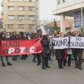 Glumci ispred RTS pružaju podršku studentima DUNP: "Sramota da se univerziteti gase, umesto da se otvaraju"