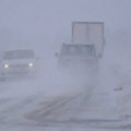 Putevi Srbije upozoravaju vozače da bez preke potrebe ne idu na put – očekuju se ledena kiša i sneg