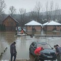 Drama u opštini Ljubovija: Vatrogasci evakuisali devet osoba nakon što je poplavila Drina, bili zarobljeni tokom noći (foto)