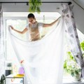 Ево колико често треба прати завесе: једна ствар је кључна, а многи је занемарују!