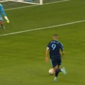 Srpski napadač izveo magiju: Golman do poslednjeg trenutka nije znao šta će uraditi, a onda hladan tuš VIDEO