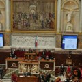 Francuska: odobren nacrt zakona o zabrani društvenih mreža tinejdžerima