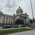 Na ulaz na parking kod Skupštine Srbije postavljeni jednosmerni šiljci za kontrolu saobraćaja VIDEO
