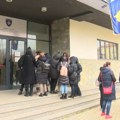 Srbi sa severa Kosova pokušali da predaju zahtev za razrešenje albanskih gradonačelnika