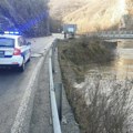 Žena izvučena iz kanjona reke: Drama kod Prijepolja: Auto sleteo sa puta i završio na krovu, policija našla ženu…