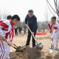 Si posadio drveće u akciji pošumljavanja u Pekingu