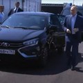 Putin umalo izazvao sudar na auto-putu: Testirao novu "Ladu" pa prekršio propise! (video)