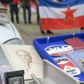 Stotine ljudi iz bivše SFRJ u Kući cveća odaju počast Titu povodom Dana mladosti