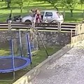 Divljački napad u Aranđelovcu: Tukao mladića (20) pesnicama, pa se vratio i pokosio autom! Sve snimile kamere (foto)