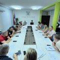 Ako bude potrebe, gasiće i helikopterima: Sednica Štaba za vanredne situacije u Loznici zbog požara na gradskoj deponiji