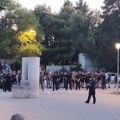 Ustaški povici u Benkovcu: Veterani i navijači prekinuli festival i pretili organizatorki bacanjem pod auto (VIDEO)