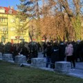 (FOTO/VIDEO) Godišnjica masakra u kom je ubijeno 13 ljudi: Građani odali poštu žrtvama na Cetinju