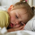 Kraj popodnevne dremke: 4 znaka da je dete spremno