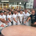 Leskovčani ispekli pljeskavicu od 90, 5 kilograma i oborili prošlogodišnji rekord