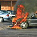 Gorela tri automobila u Tivtu: Sumnja se da je požar namerno podmetnut, policija obavila uviđaj