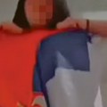 Mržnja bez granica Skandalozan snimak iz Bara: Maloletnica cepa i pljuje zastavu Srbije