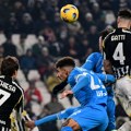 Juventus slavio protiv Napolija, ali zabrinuti u Torinu: Vlahović napustio teren povređen