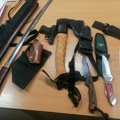 Carinici na Gradini otkrili sakriveno hladno oružje i gasni pištolj u automobilu
