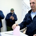 Pupovac glasao u Zagrebu Pozvao srpsku zajednicu da iskoristi svoje biračko pravo