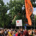 Studenti i srednjoškolci krenuli pešice iz Novog Sada u Loznicu na protest (foto)